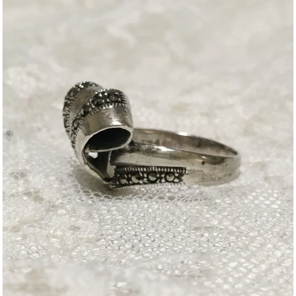 Vintage Sterling Silver Ring Womens Sz 8.25 Ribbon Bow design Marcasite Accents